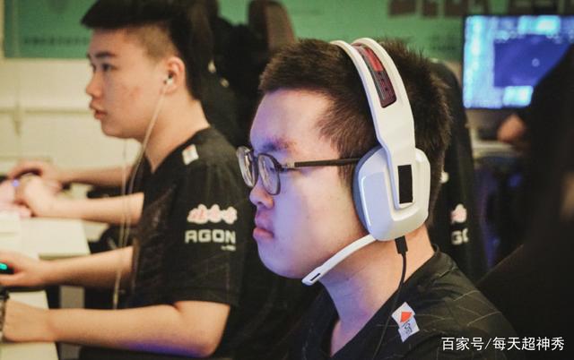 PSG力克C9,Zeus极限生还后反打激烈交锋2025世界赛,引爆全场热议 PSG力克C9,Zeus极限生还后反打激烈交锋2025世界赛,引爆全场热议