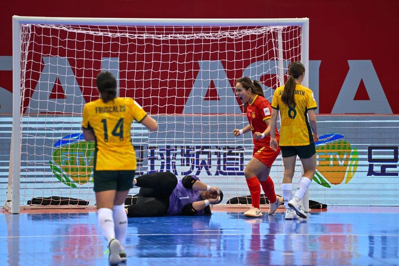 包含千难万难,女子足球比赛的困难与挑战的词条 包含千难万难,女子足球比赛的困难与挑战的词条